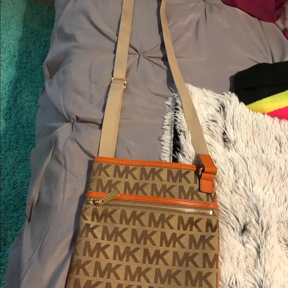 Michael Kors Handbags - Michael Kors Crossbody
